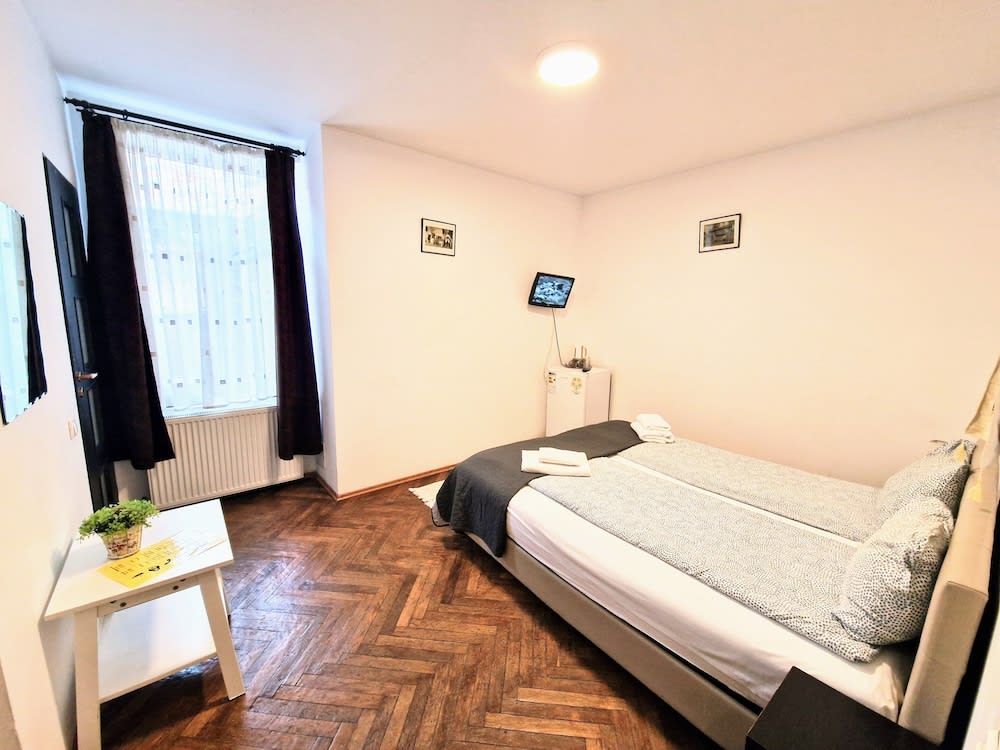Main Square Apartments & More 2