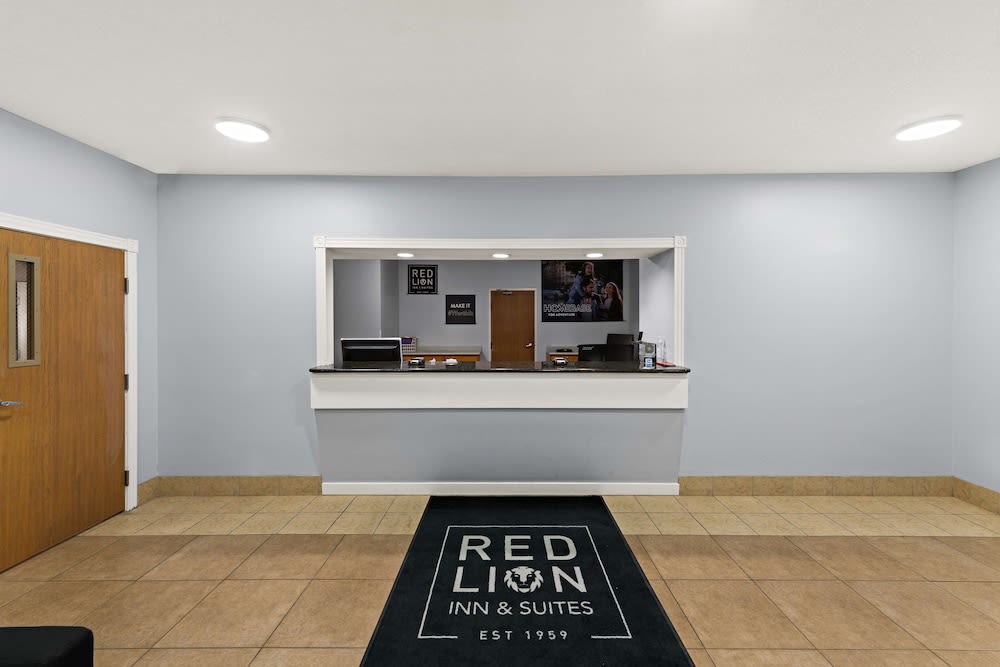 Red Lion Inn & Suites Gretna 5