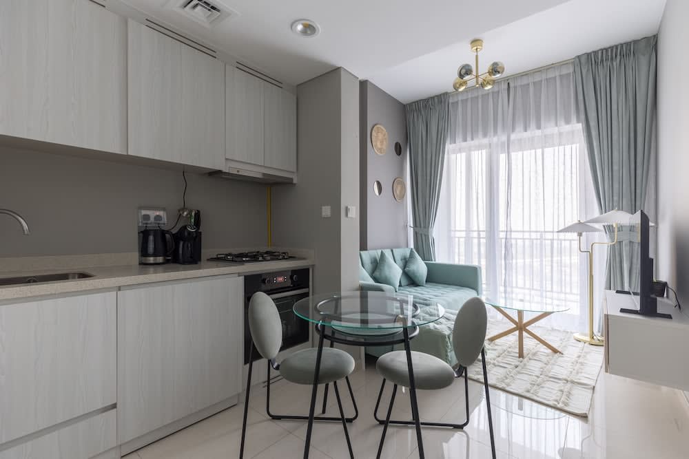 Quiet 1BR with river view 1