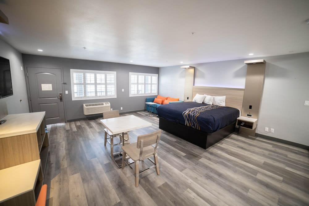 Travelodge by Wyndham Whittier 2