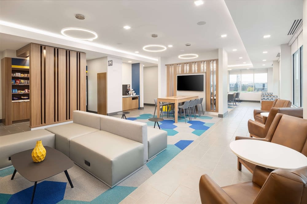 Microtel Inn & Suites by Wyndham Macedon 4