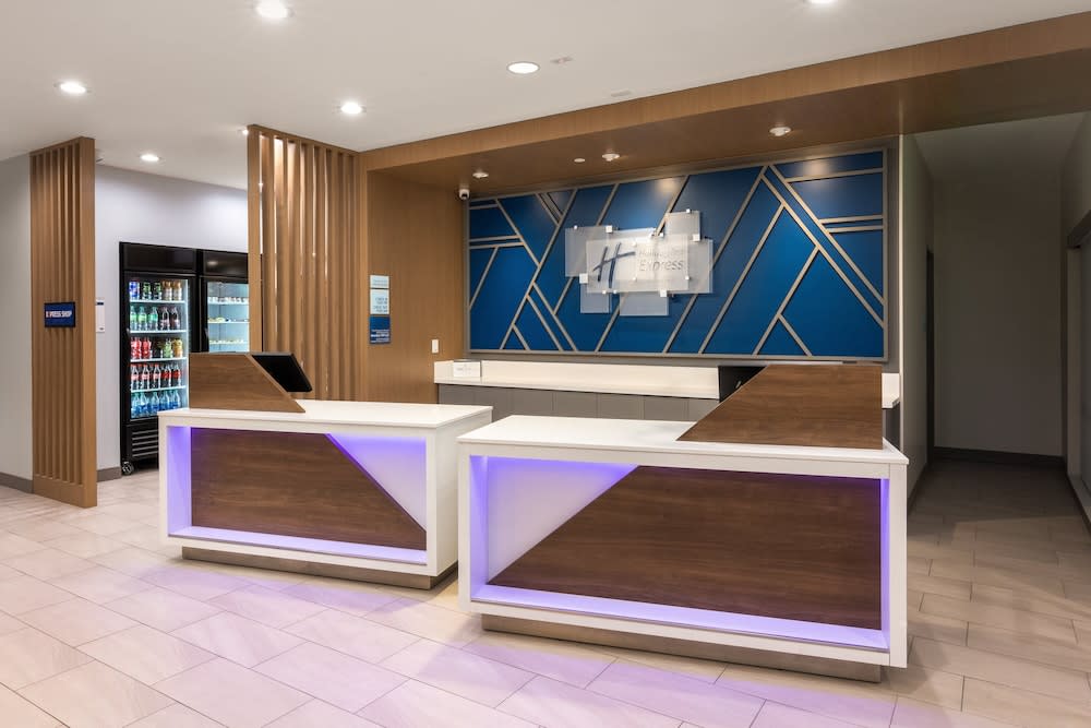 Holiday Inn Express & Suites HAWAIIAN GARDENS by IHG 1