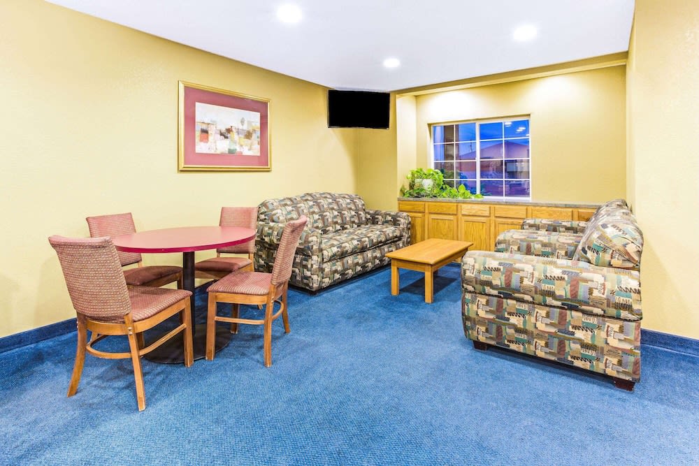 Spark by Hilton Parker Denver SE 2