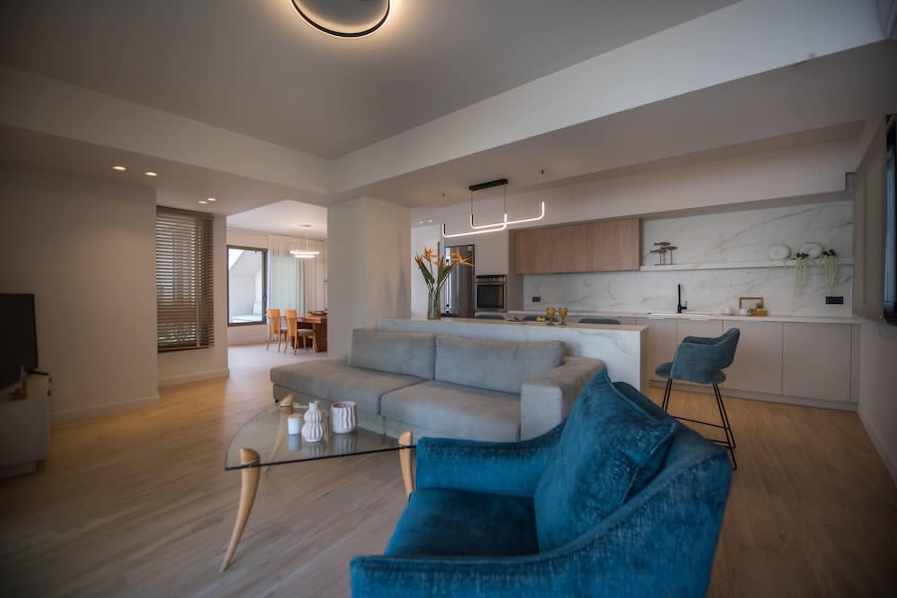 Arvacay Luxury Home 1