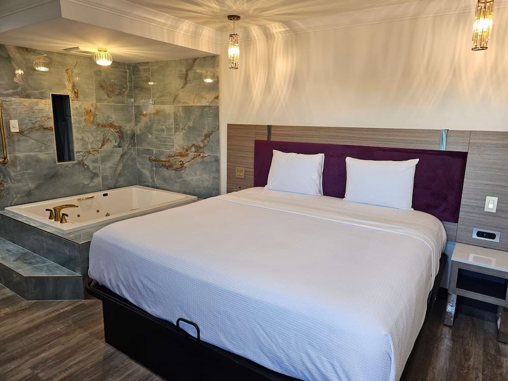 Travelodge Inn & Suites by Wyndham Fullerton 1
