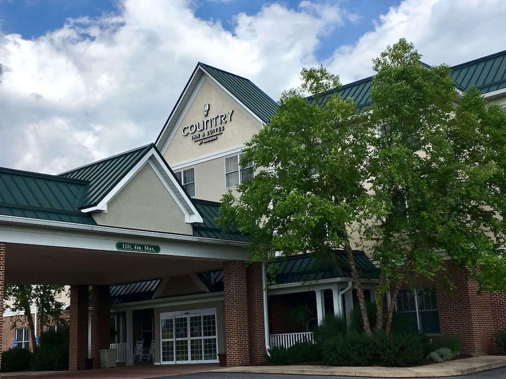 Country Inn & Suites by Radisson, Lewisburg, PA 1