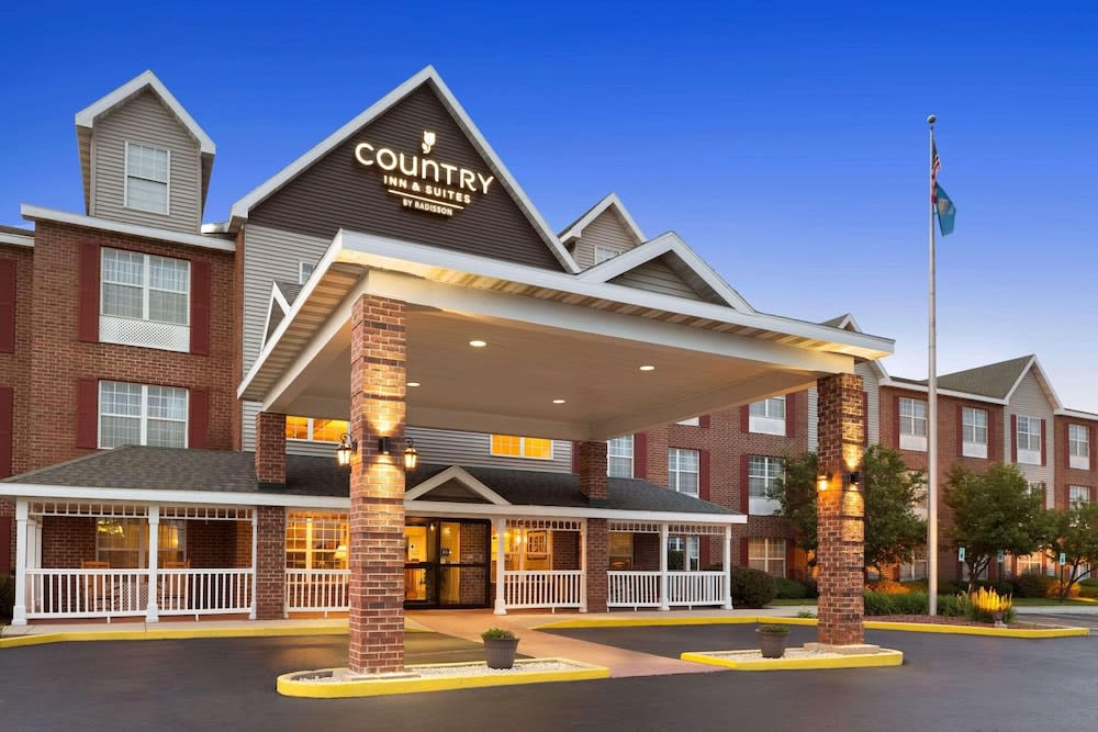 Country Inn & Suites by Radisson Kenosha - Pleasant Prairie 1
