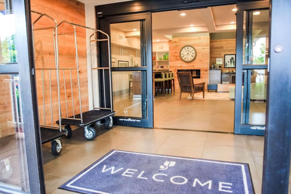 Country Inn & Suites by Radisson, Chester, VA 2