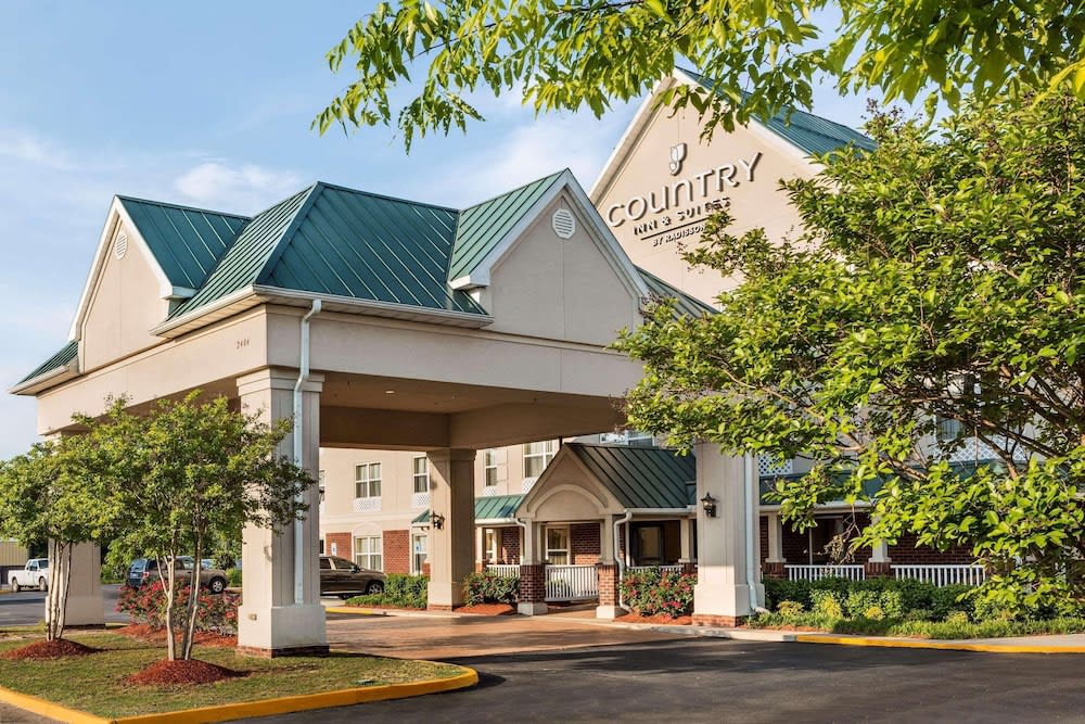 Country Inn & Suites by Radisson, Chester, VA 1