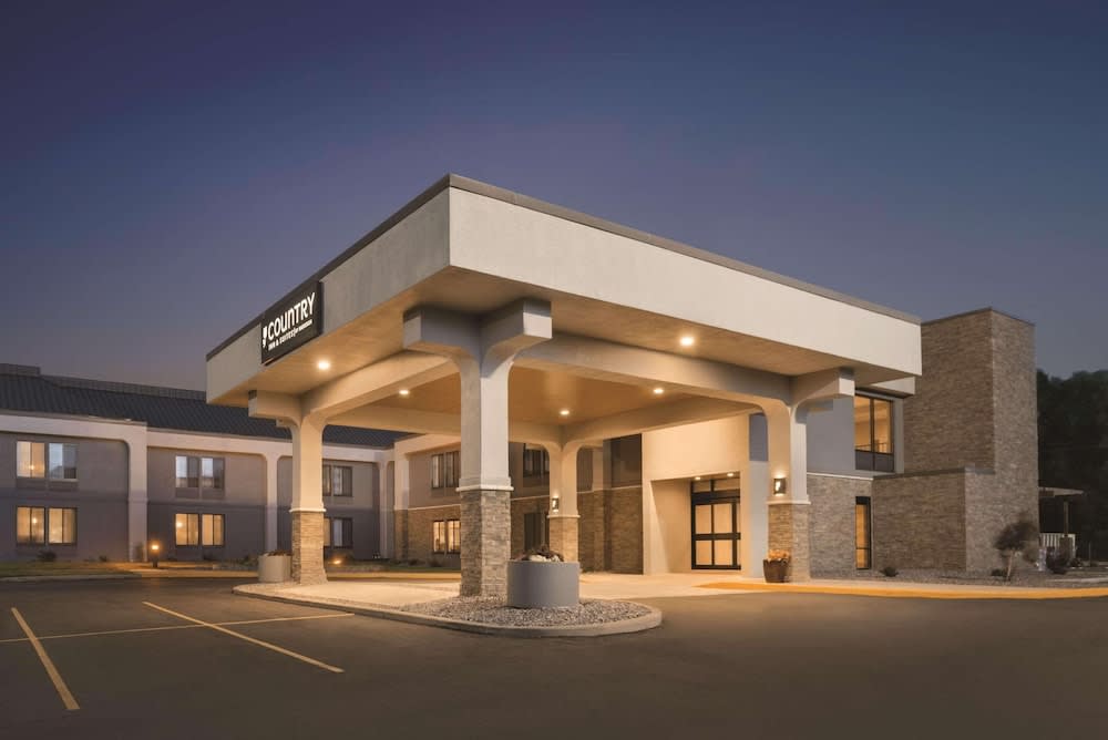 Country Inn & Suites by Radisson, La Crosse, WI 1