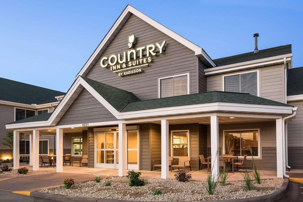 Country Inn & Suites by Radisson, Chippewa Falls, WI 1