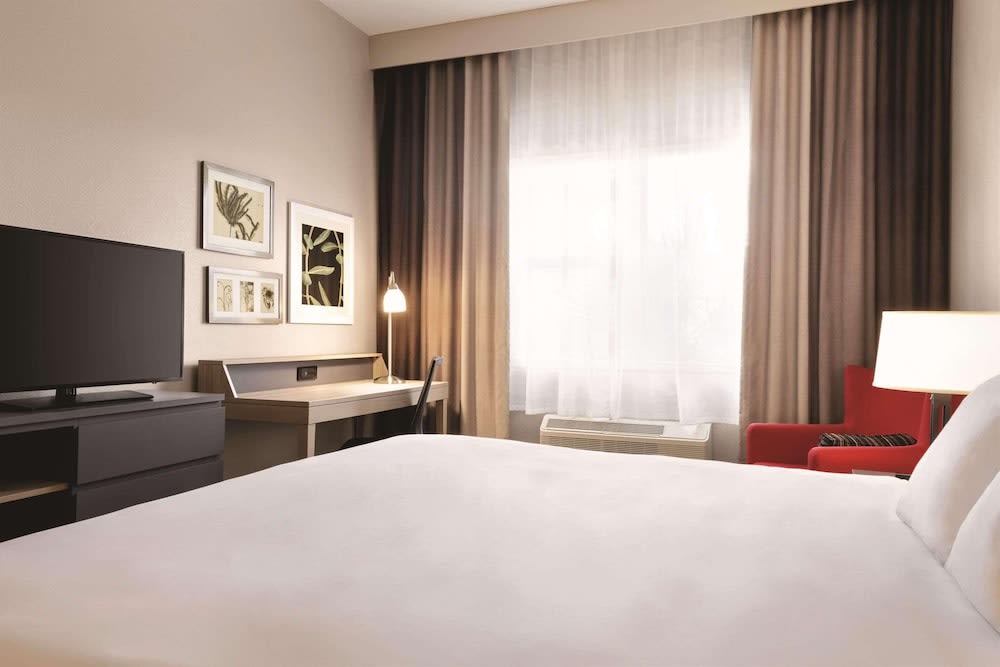 Country Inn & Suites by Radisson, Bradenton-Lakewood-Ranch, FL 4