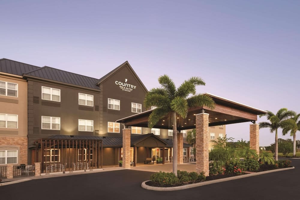 Country Inn & Suites by Radisson, Bradenton-Lakewood-Ranch, FL 1