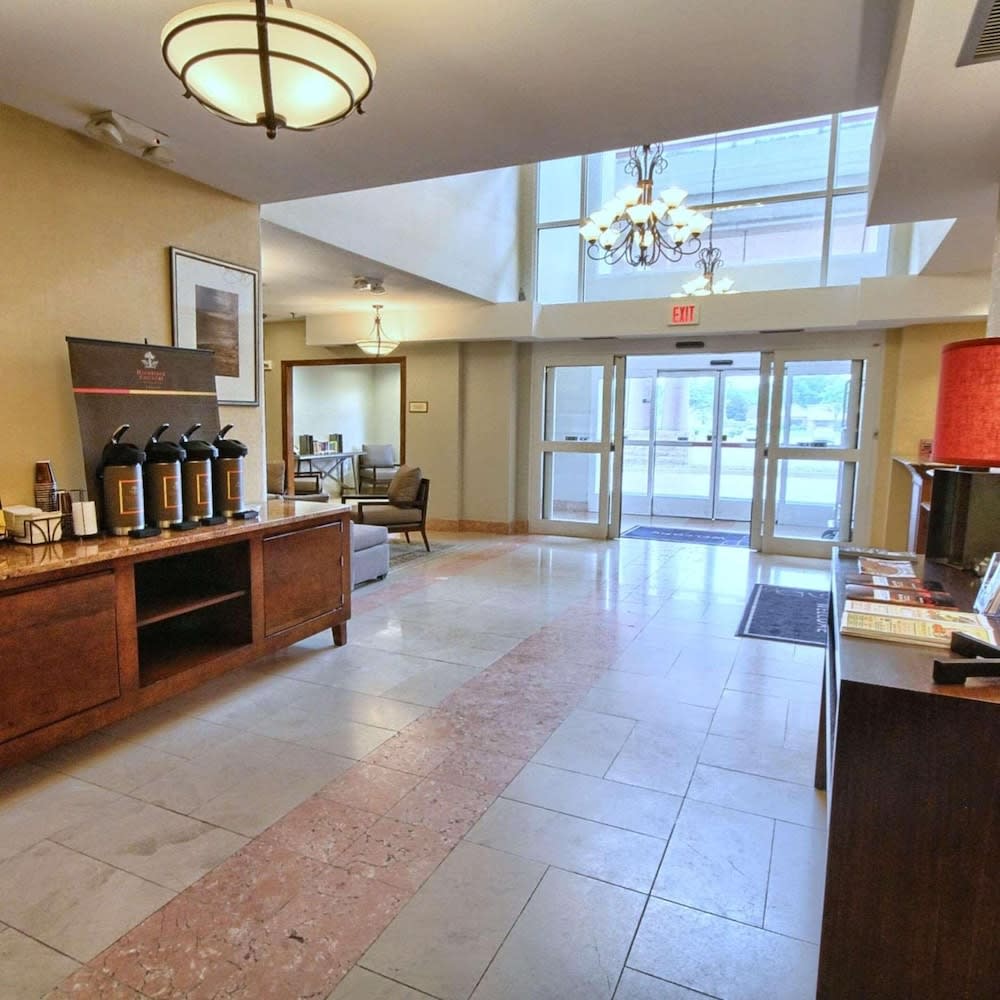 Country Inn & Suites by Radisson, Dearborn, MI 2