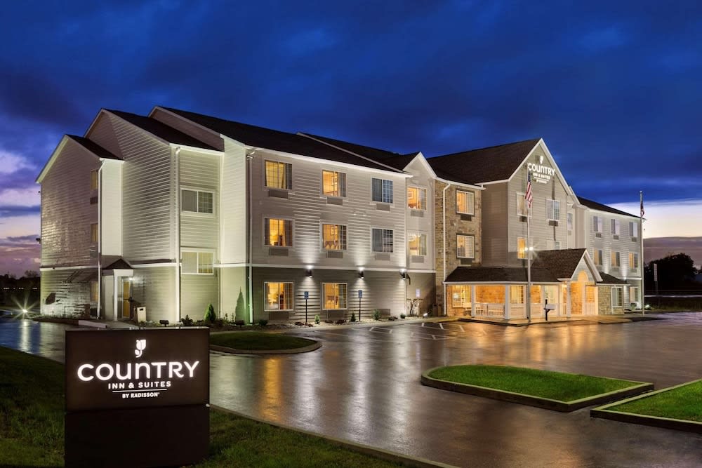 Country Inn & Suites by Radisson, Marion, OH 1