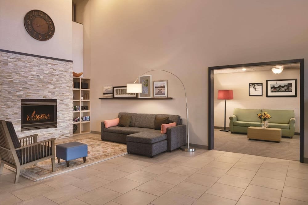 Country Inn & Suites by Radisson, Germantown, WI 2