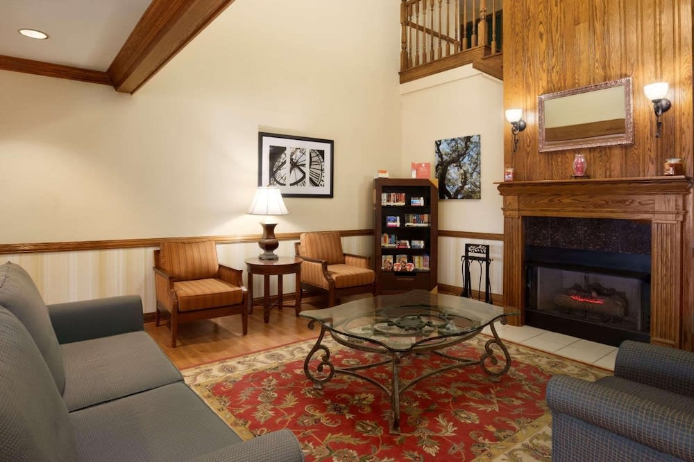 Country Inn & Suites by Radisson, Columbus, GA 2