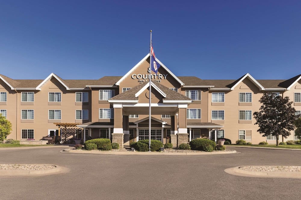 Country Inn & Suites by Radisson, Albert Lea - Austin 1