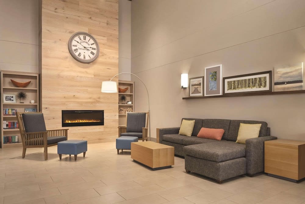 Country Inn & Suites by Radisson, Dubuque, IA 2