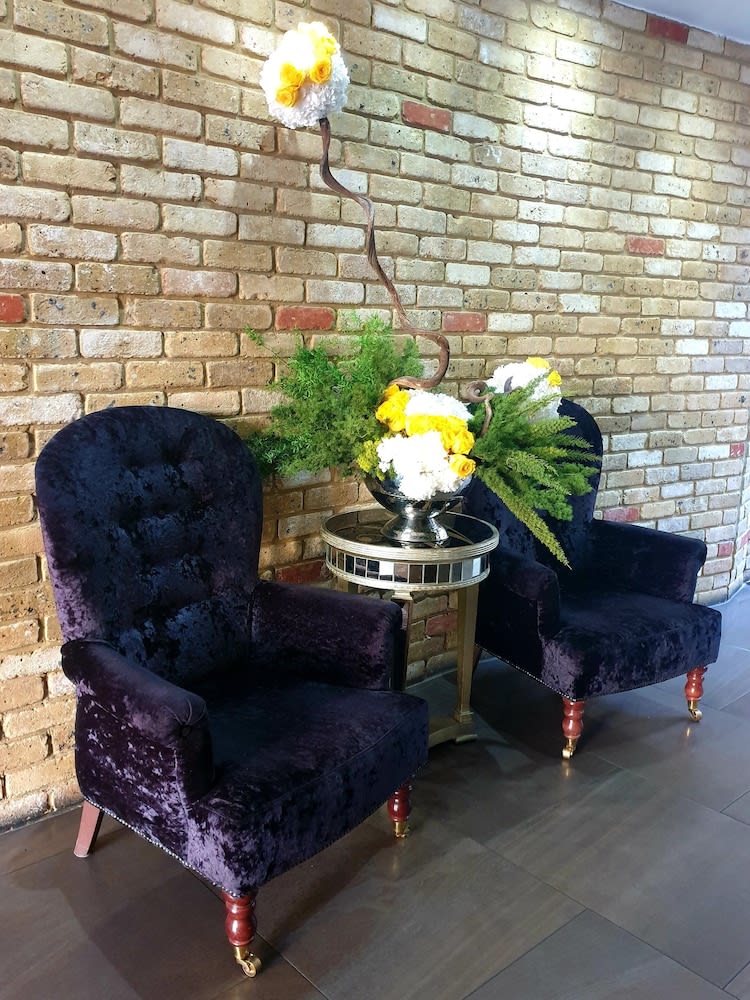 The Westbridge Hotel Stratford 4