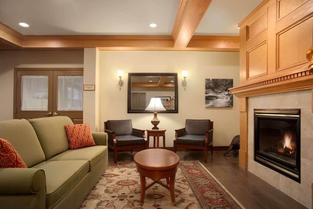 Country Inn & Suites by Radisson, Dundee, MI 4