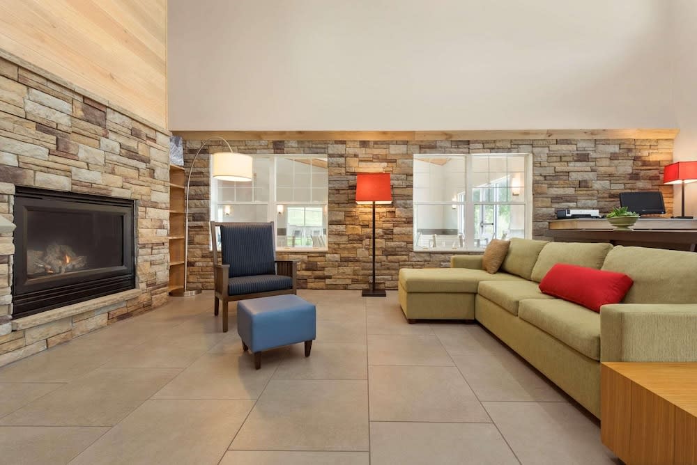 Country Inn & Suites by Radisson, Decorah, IA 2