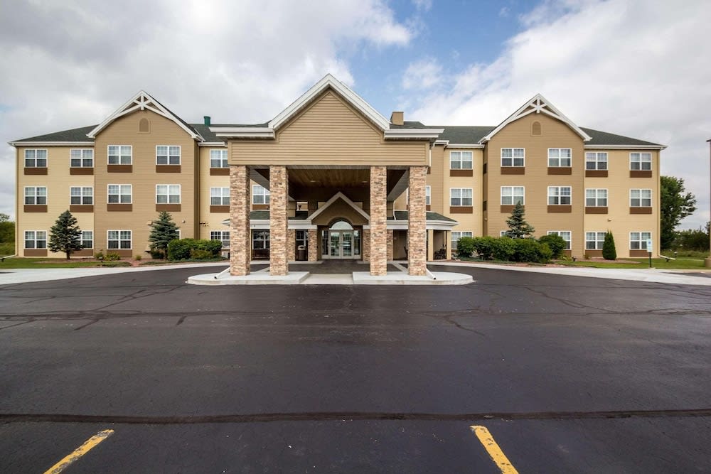 Country Inn & Suites by Radisson, Fond du Lac, WI 1