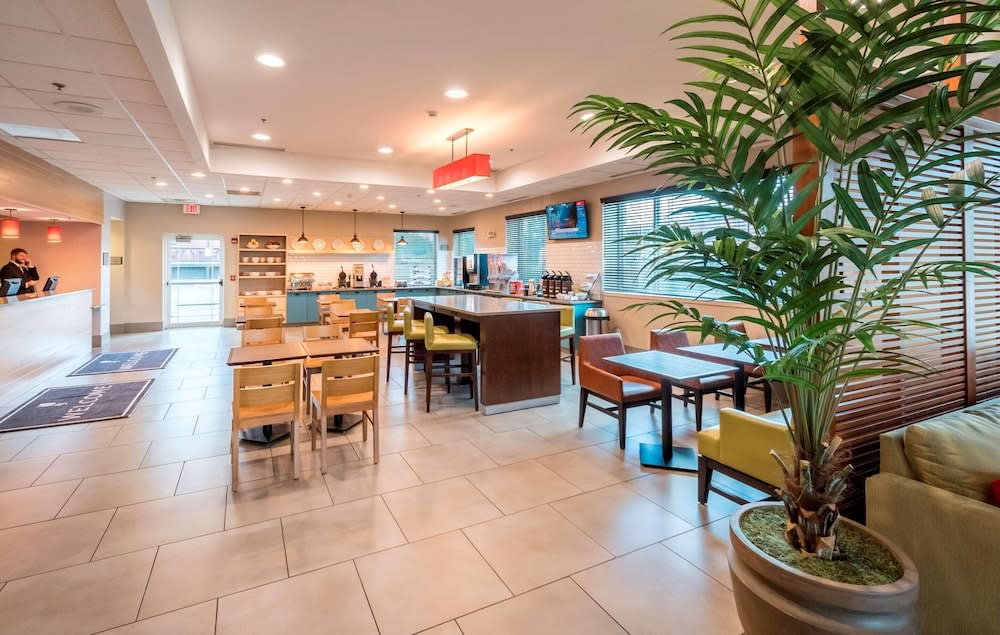 Country Inn & Suites by Radisson, Rochester-Pittsford-Brighton, NY 2