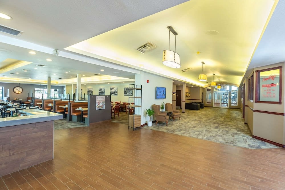 Quality Inn & Suites 2