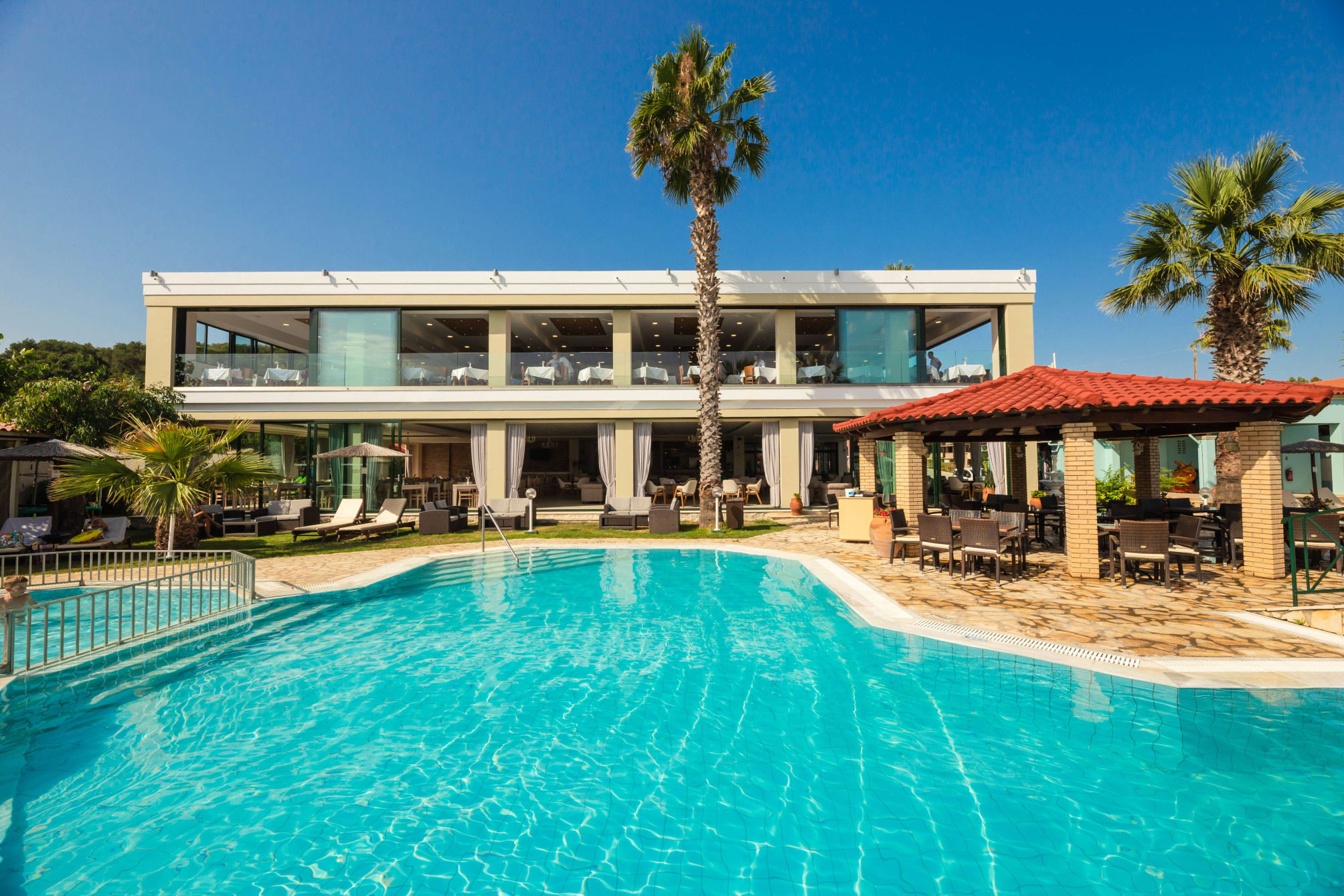 Robolla Beach Aparthotel 5