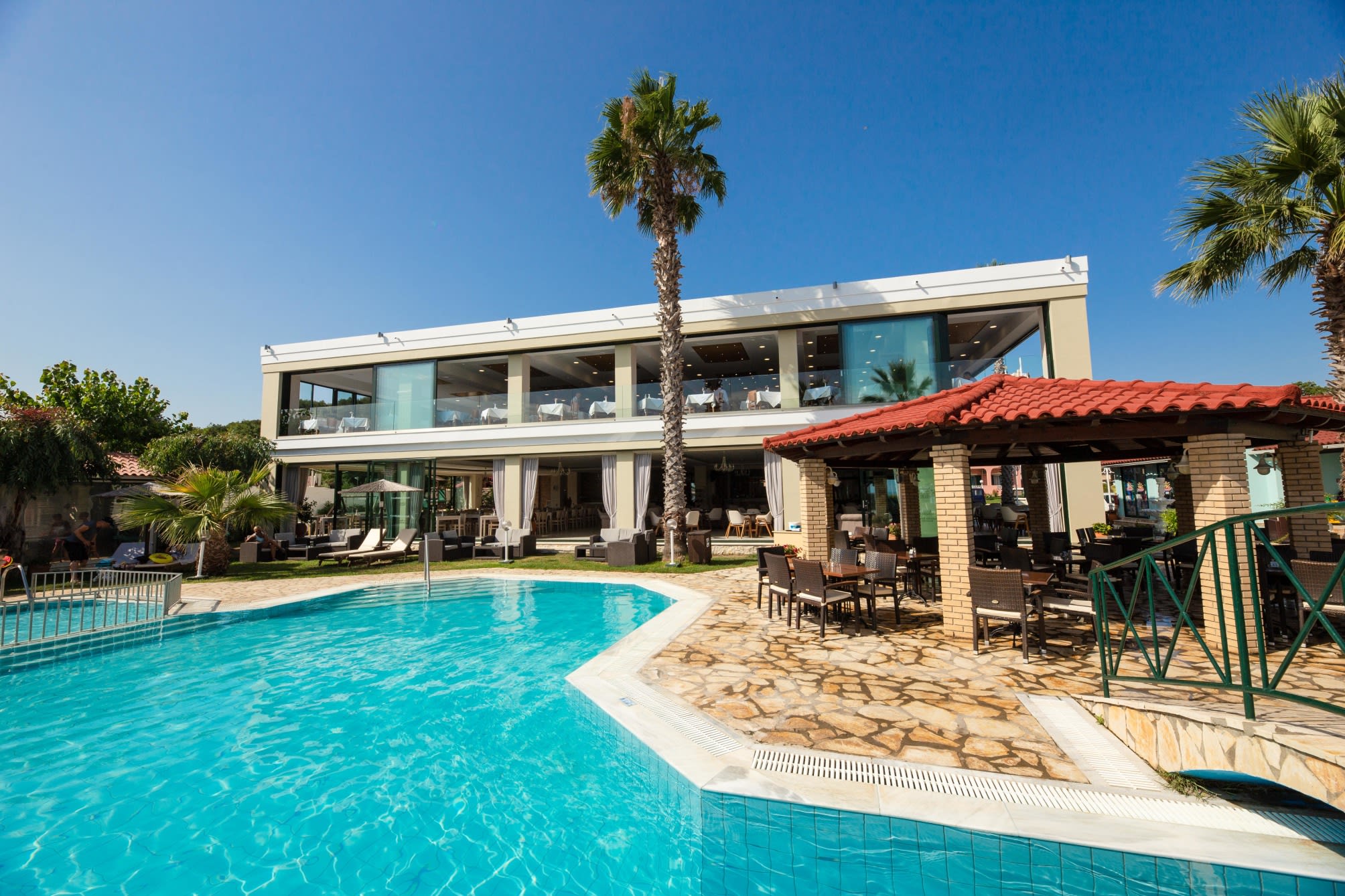 Robolla Beach Aparthotel 2