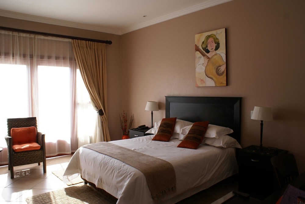 Attaché Guest Lodge & Health Spa 2