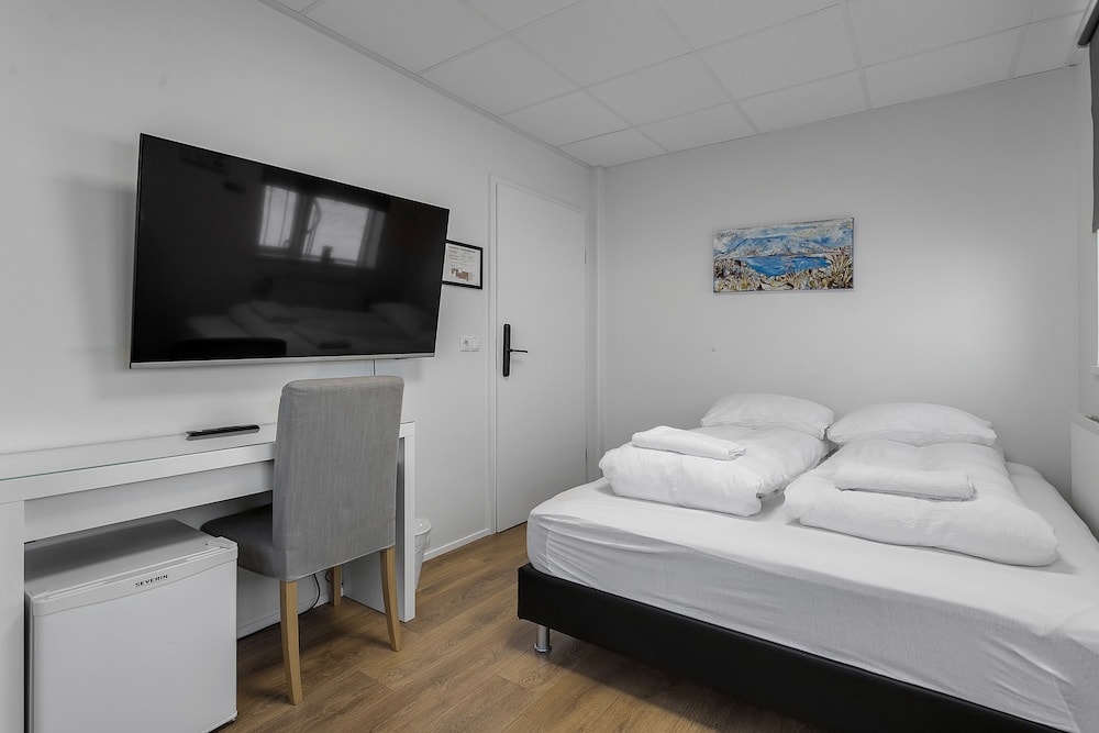 Bank Guesthouse by KEF Airport 5