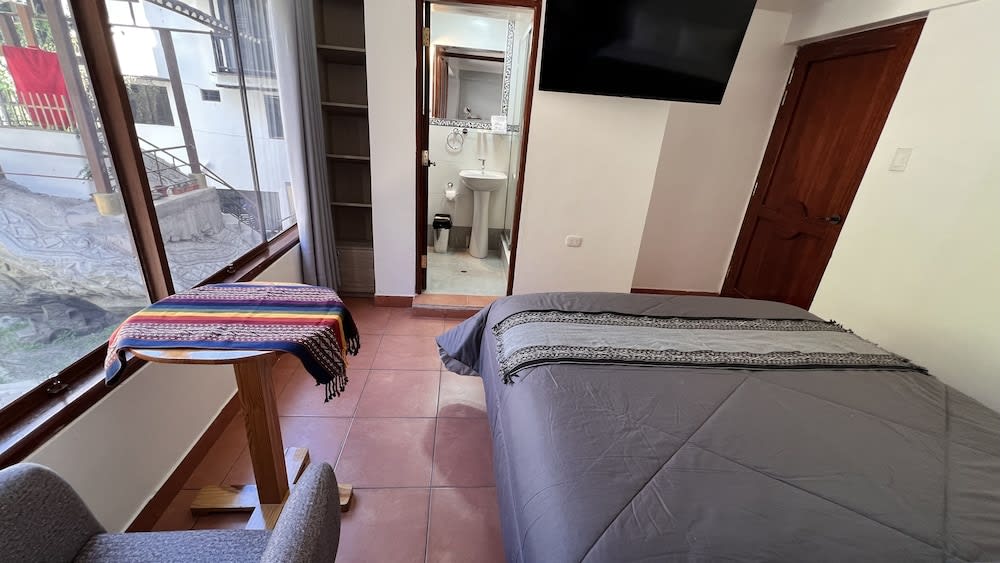 Quechuas House hostal & coffee 1