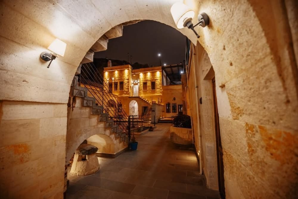 Misty Cave Hotel 1