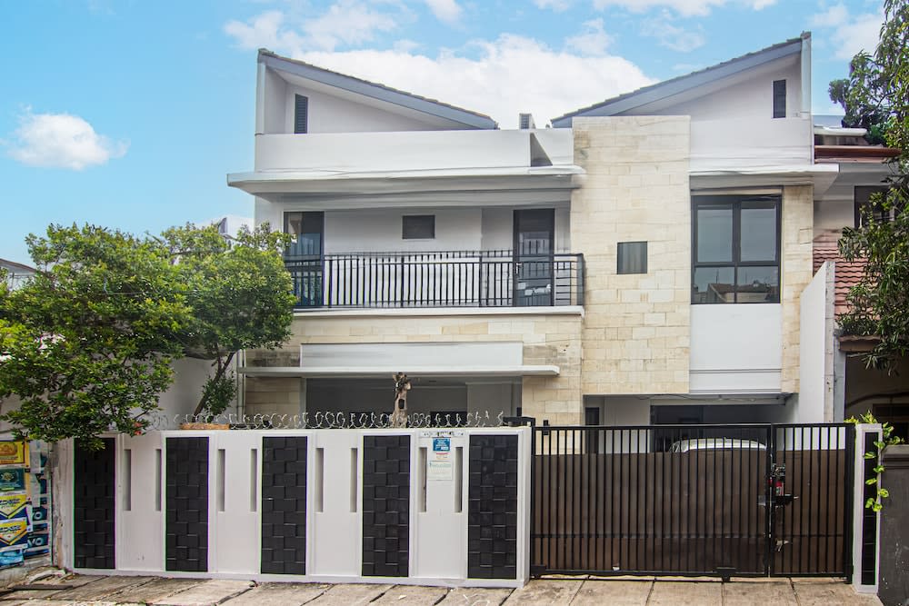OYO 93500 Rizki Residence TOS Syariah Near PT Bank KB Bukopin Tbk 1