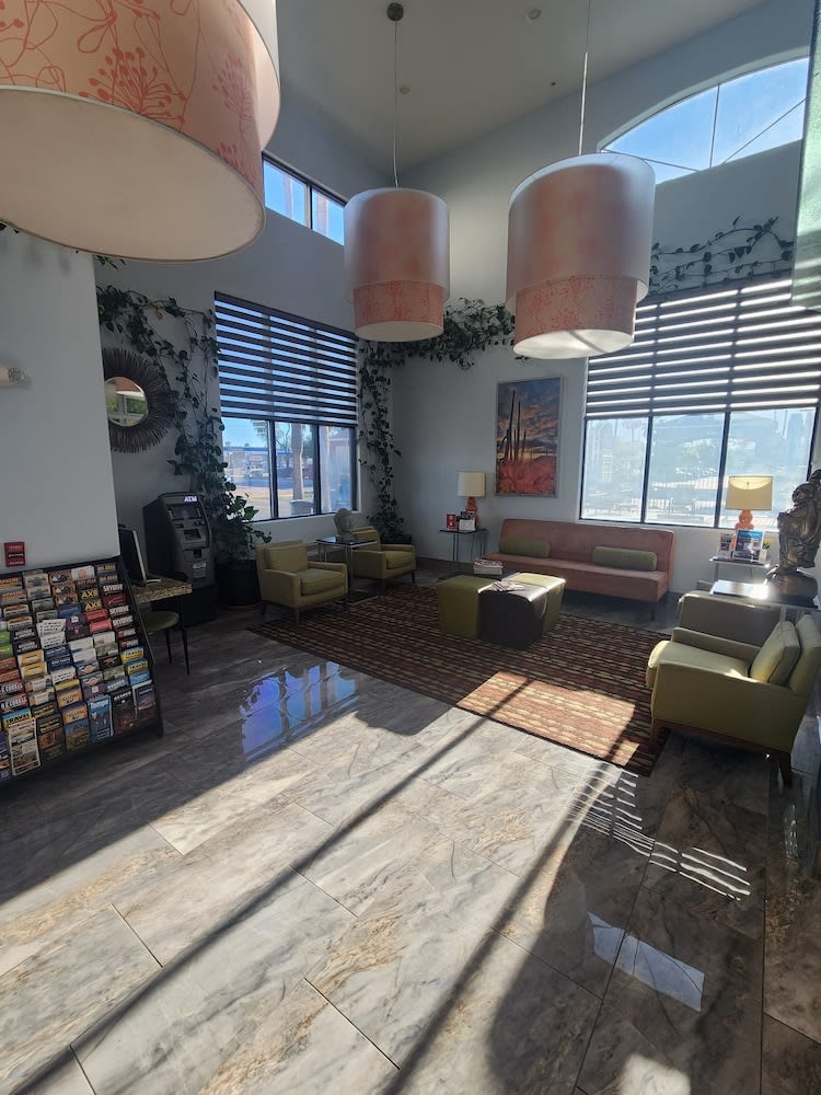 Days Inn & Suites by Wyndham Tucson/Marana 2