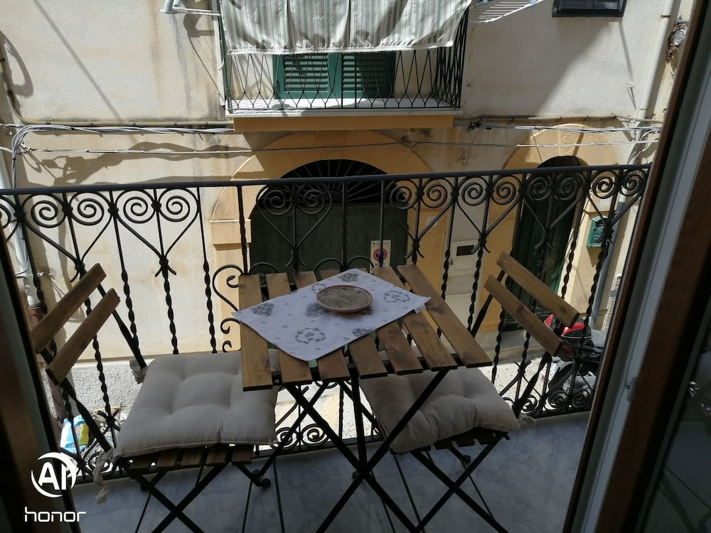 Casa dei Normanni: COSTANZA 1