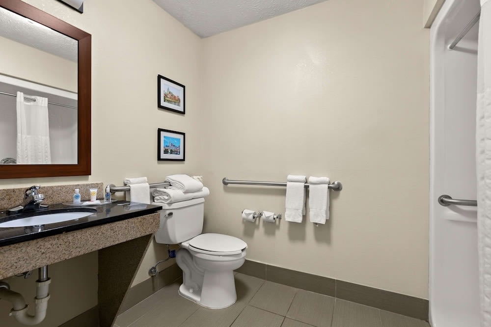 Comfort Suites Nashville near Percy Priest Lake 4