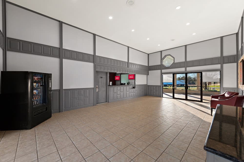 Red Roof Inn Nacogdoches 2