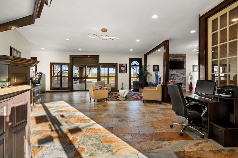 Suburban Studios Kansas City Airport North 2