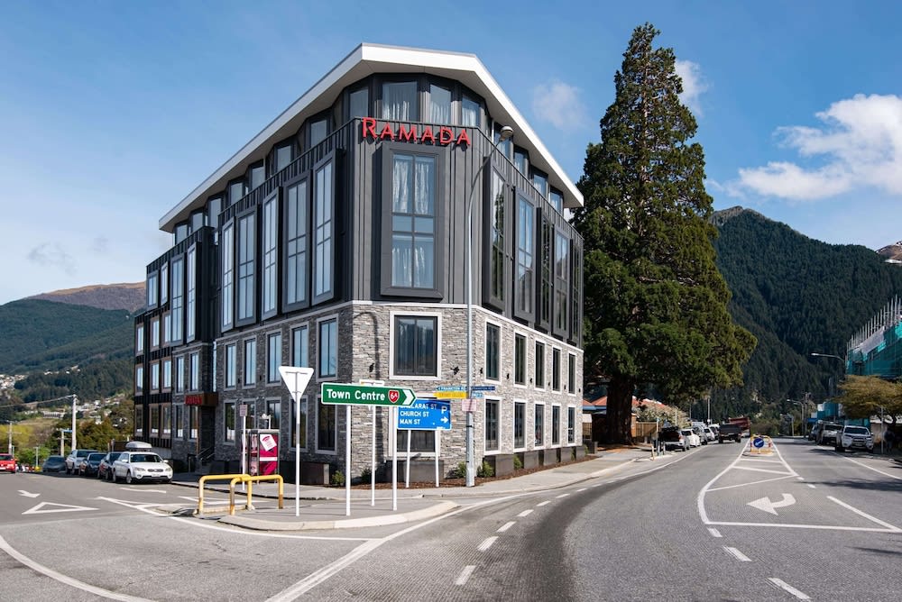 Ramada by Wyndham Queenstown Central 1