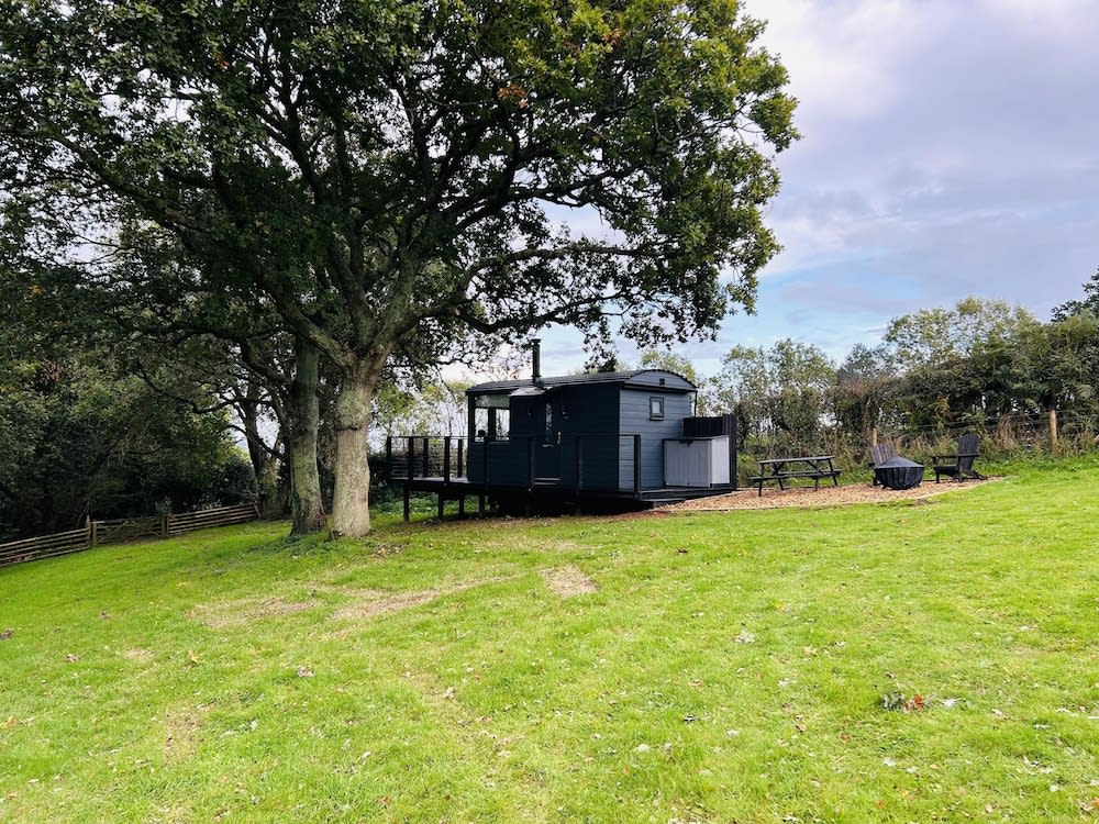 Lodge on Teign River, 1 Bed, Sleeps 2, Parking 1