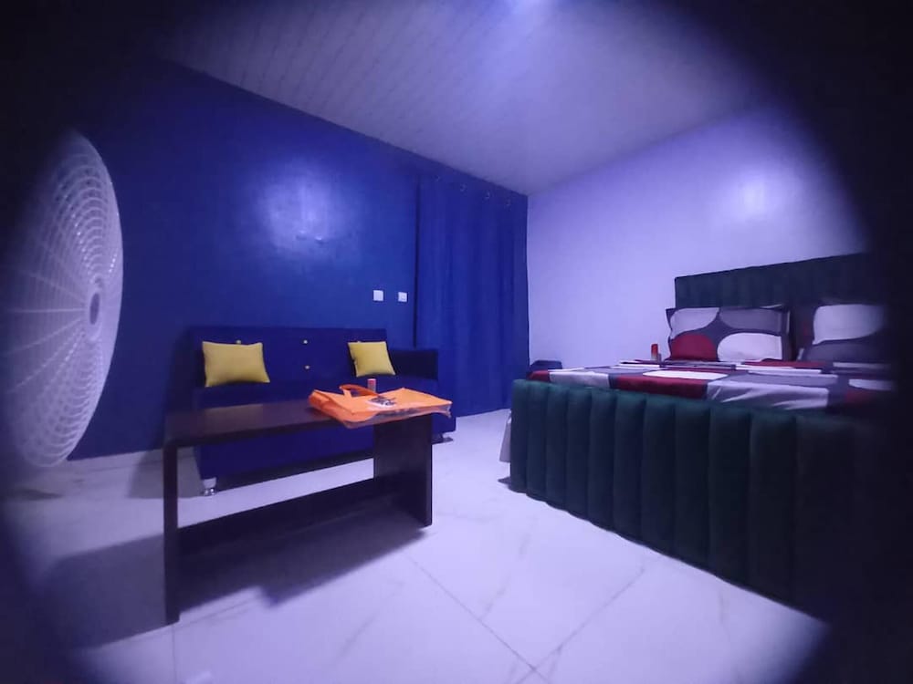 Apartment-Sleeps2-Parking-PetFriendly 1