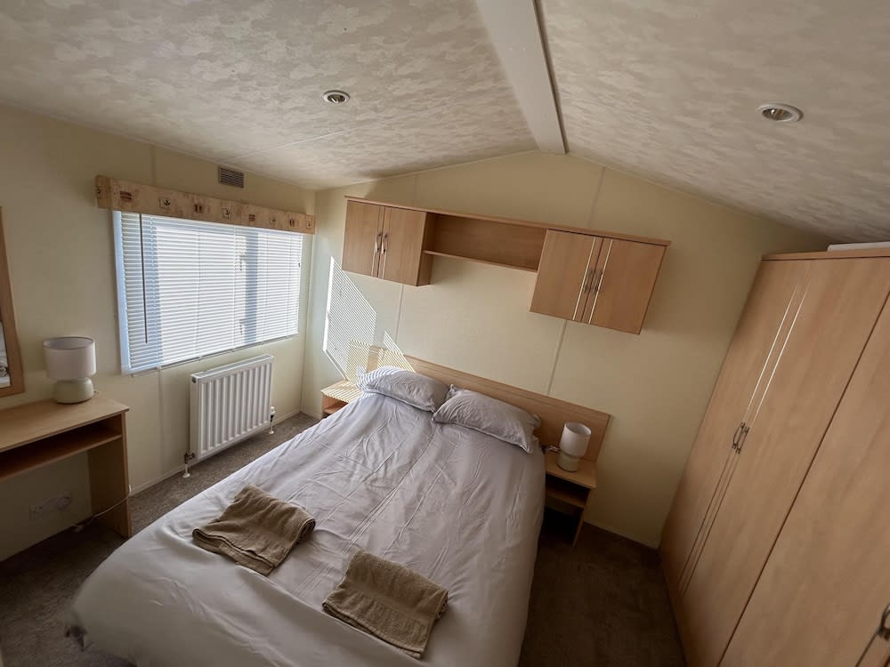 Lovely 2-bed Caravan at St Osyth Caravan Park 3