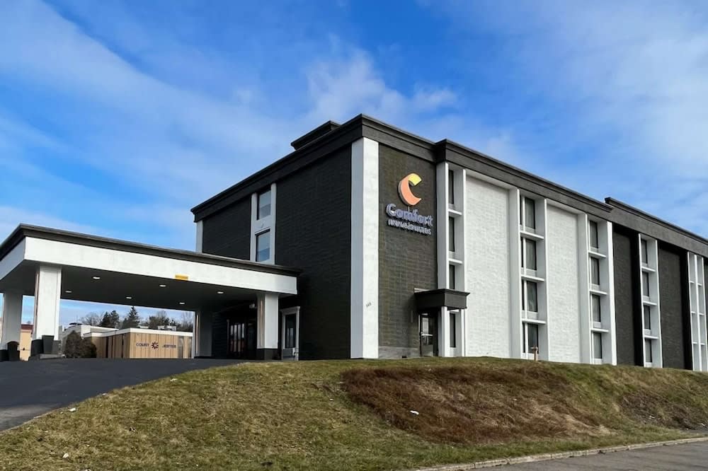 Comfort Inn & Suites Johnson City - Binghamton 1
