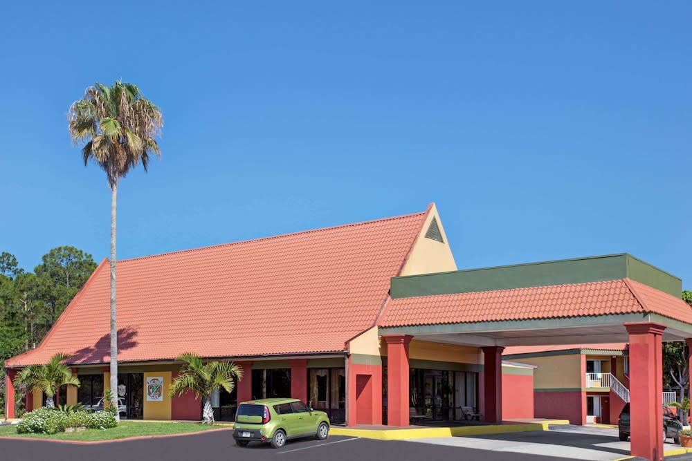 Days Inn by Wyndham Cocoa Cruiseport West At I-95/524 1