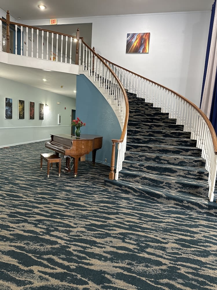 Days Inn and Suites by Wyndham Sikeston 2