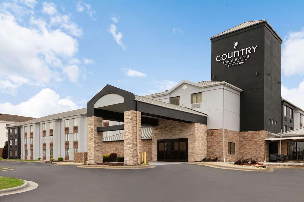 Country Inn & Suites by Radisson, Roanoke Rapids, NC 1