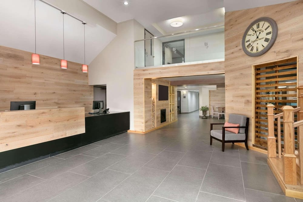 Country Inn & Suites by Radisson, Roanoke Rapids, NC 4